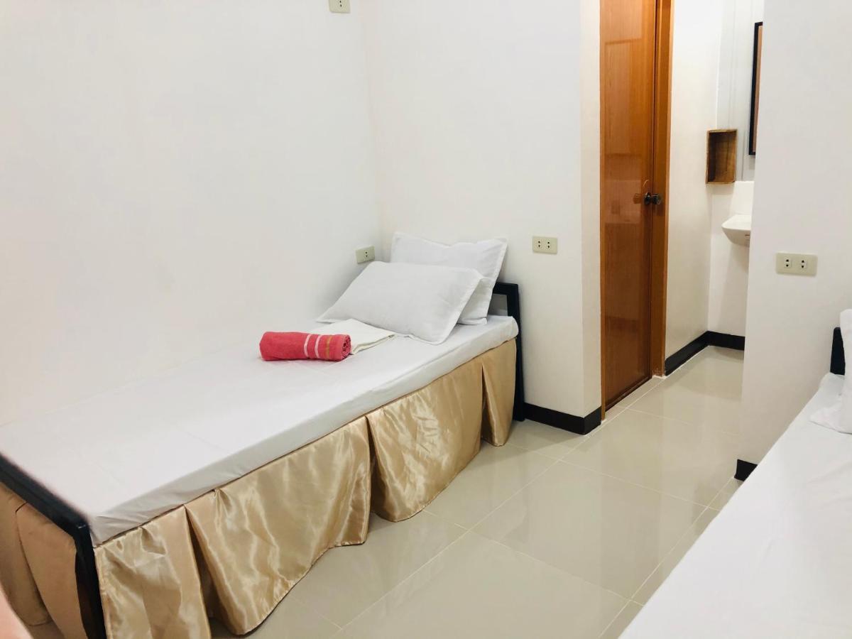 Lr Hostel And Cafe Moalboal Luaran gambar