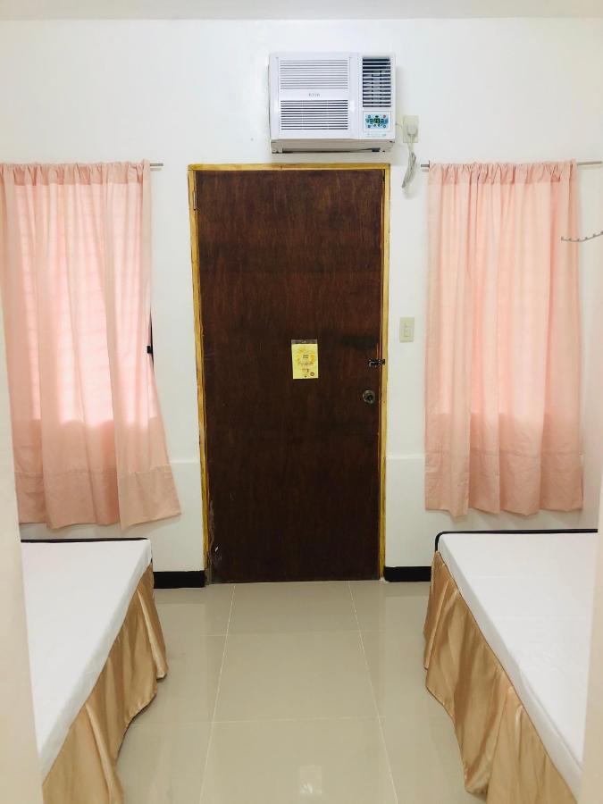 Lr Hostel And Cafe Moalboal Luaran gambar