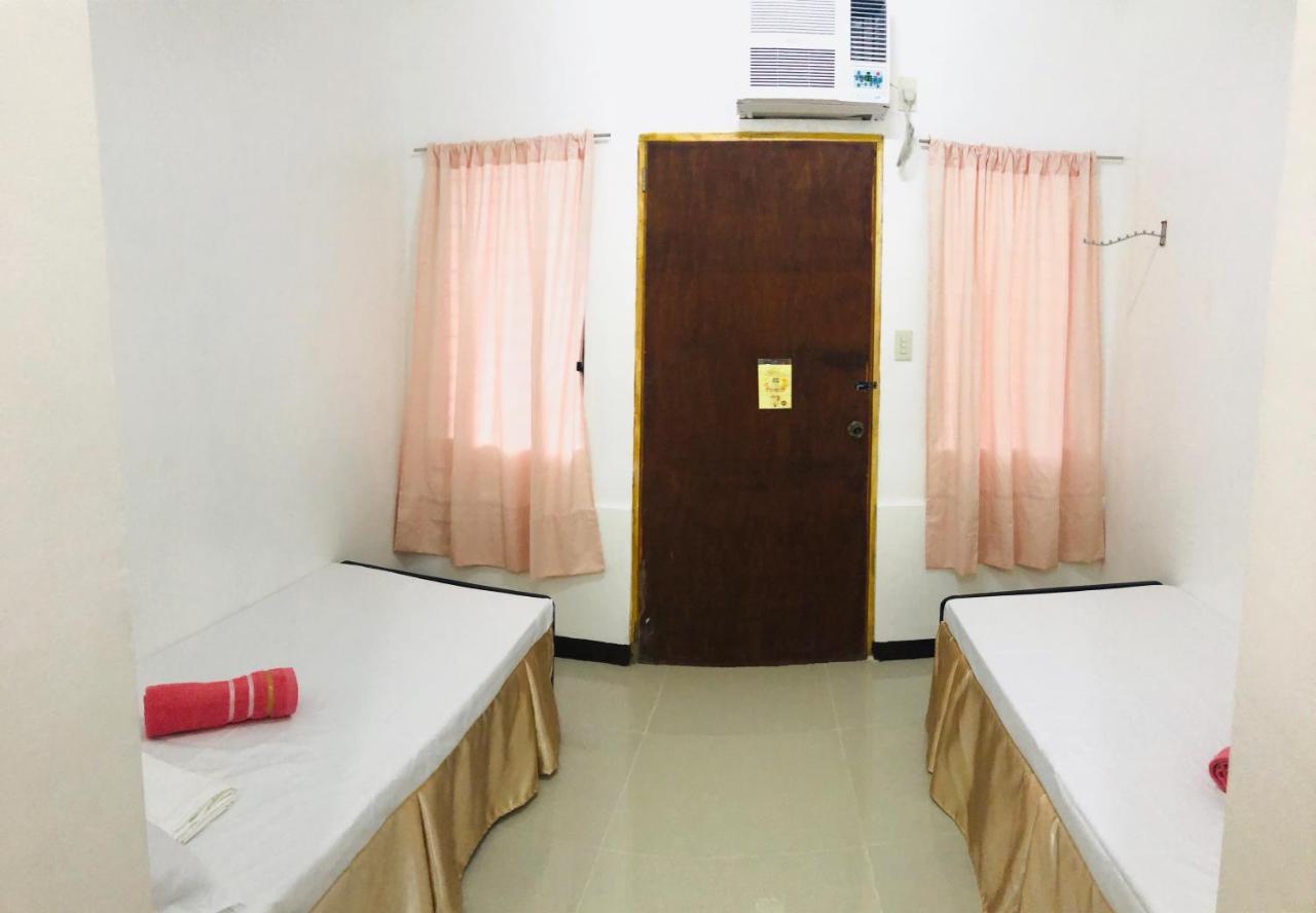 Lr Hostel And Cafe Moalboal Luaran gambar