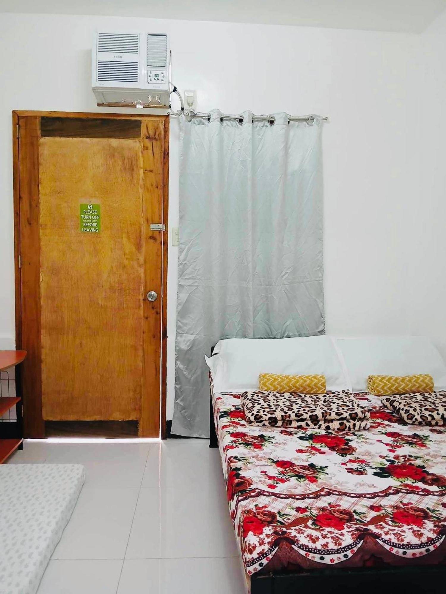 Lr Hostel And Cafe Moalboal Luaran gambar